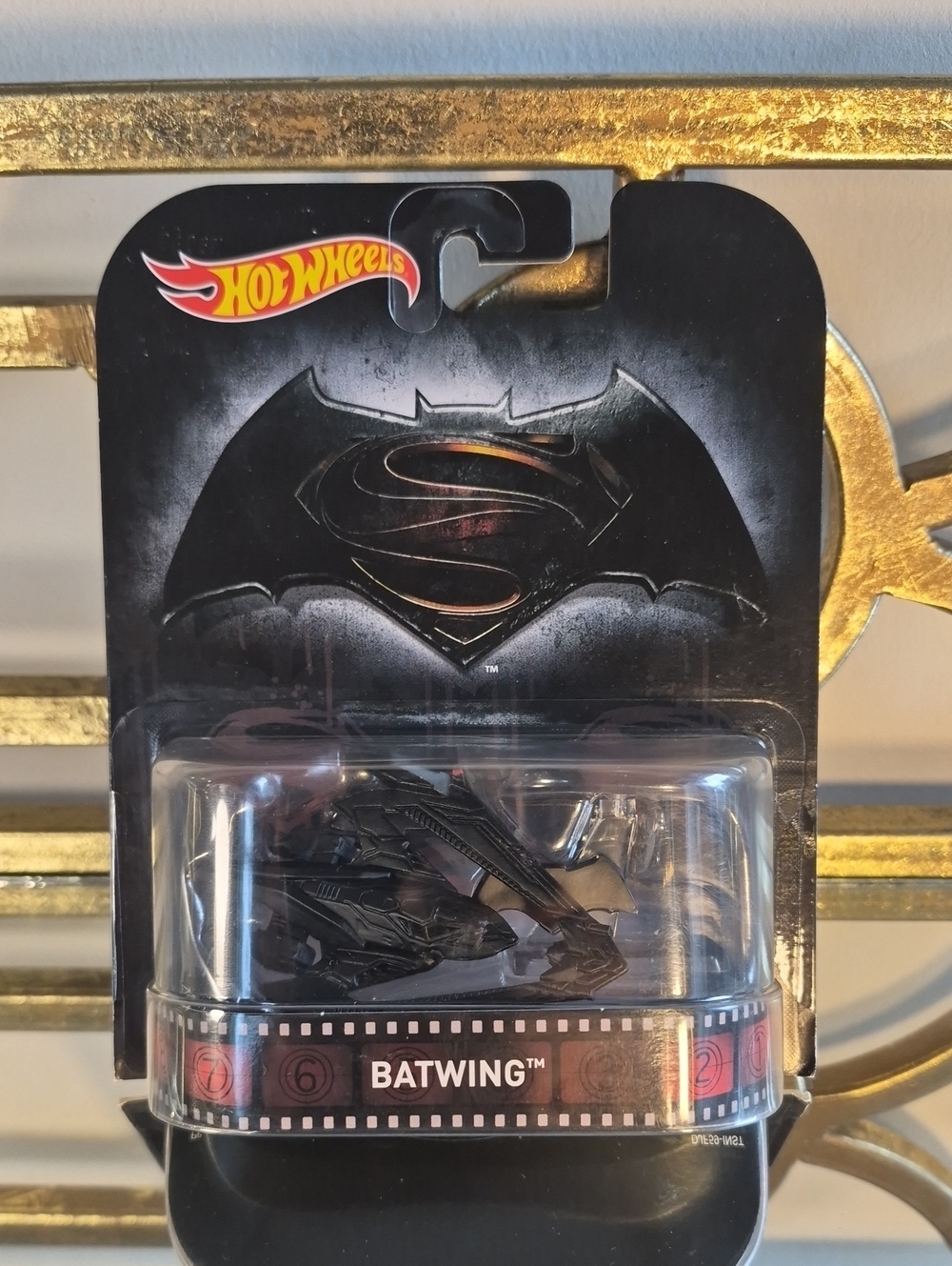 Hot WHeeLs Batman V Superman Batwing-Dawn of Justice, 1:64, Black.